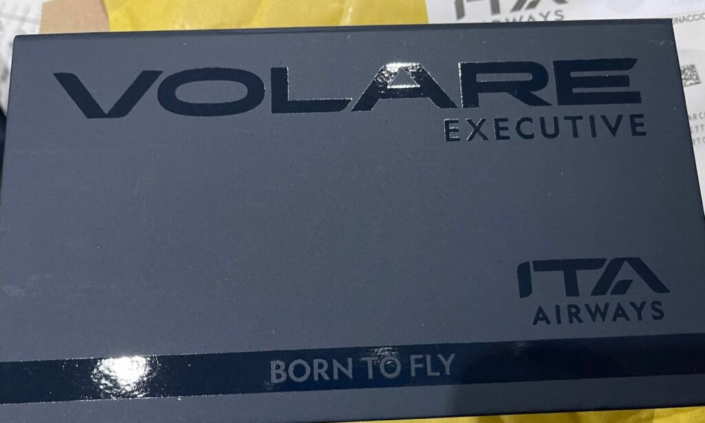 ITA Airways, unboxing the welcome gift dedicated to Executive customers