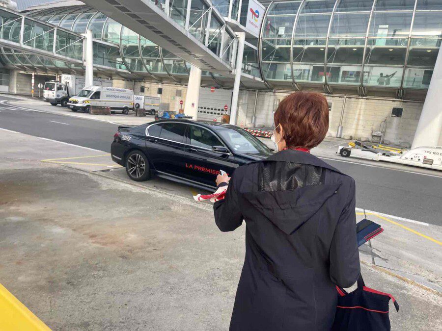 Which companies offer limousines to their passengers