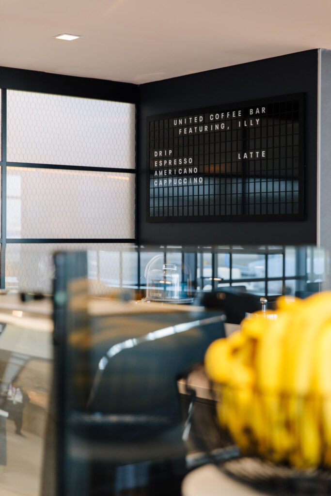 UnitedClubEWR_CoffeeBar.