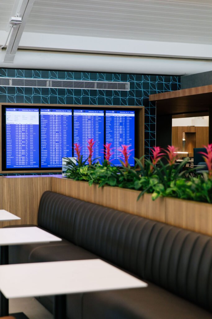 UnitedClubEWR_DiningArea