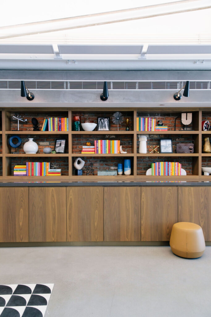 UnitedClubEWR_Library