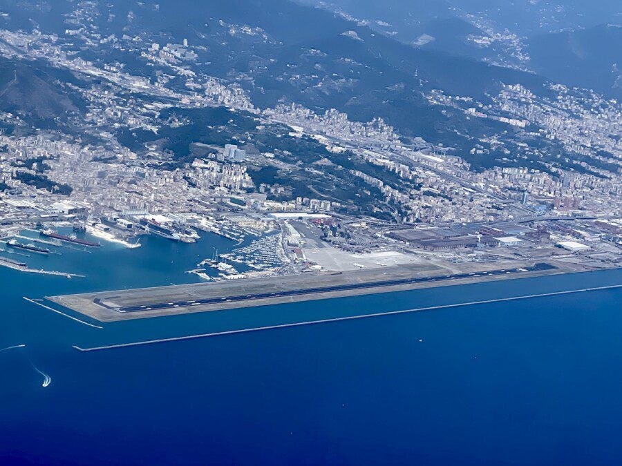 Bird Strike per un volo ITA Airways all’aeroporto di Genova, velivolo atterra poco dopo il decollo