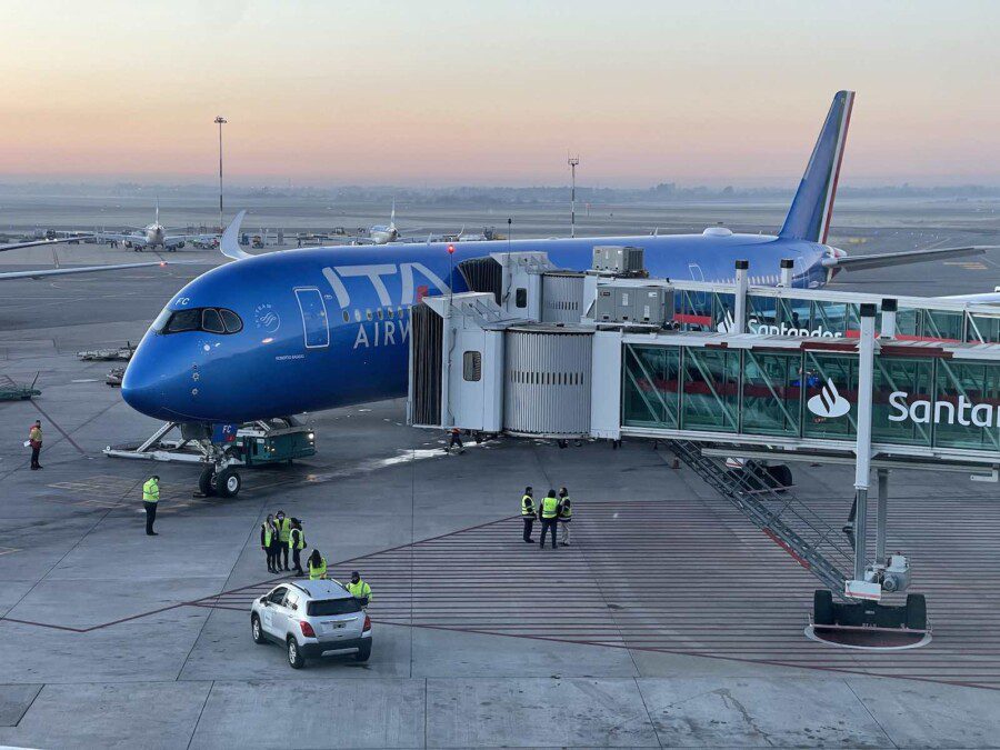 Da Roma a Buenos Aires, il volo inaugurale sull’A350 di ITA Airways assieme a Roberto Baggio