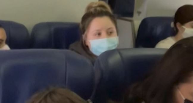 15 months in prison for punching a flight attendant [Video]