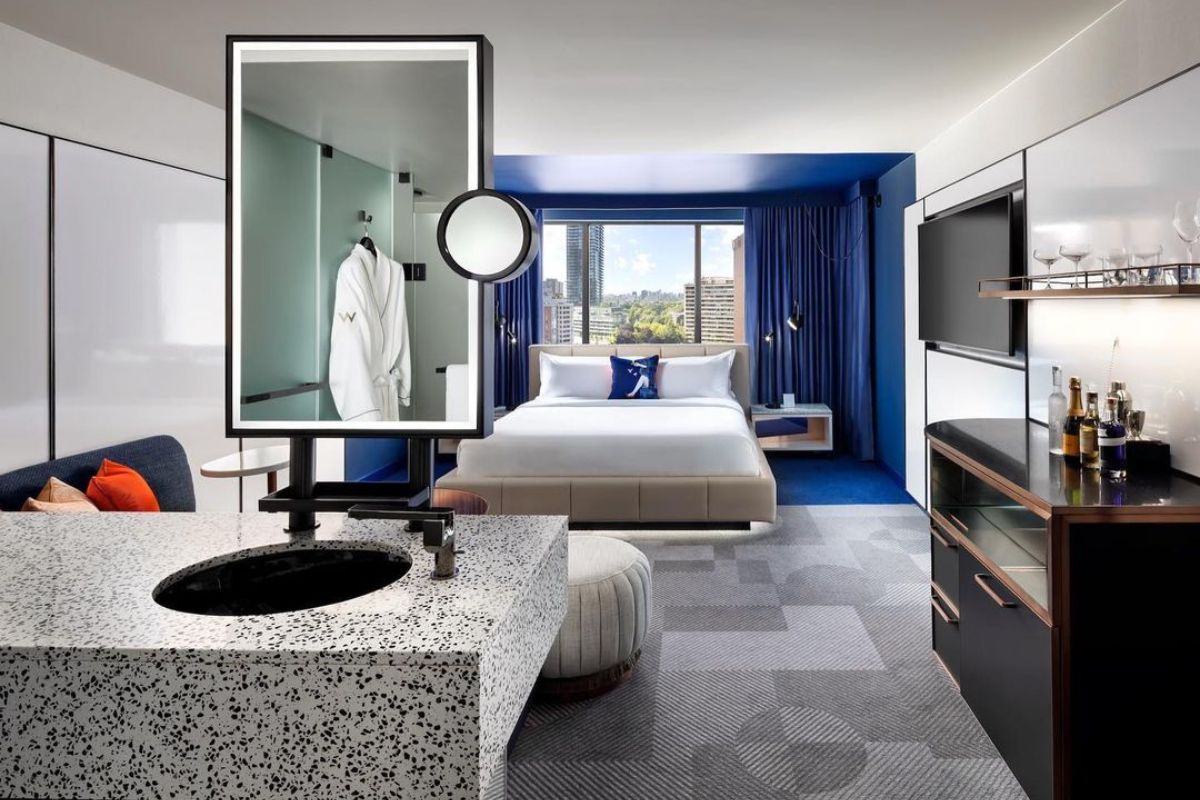 W Toronto room