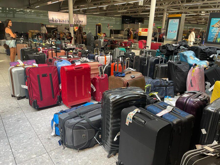 Bagagli smarriti, ritardi, code. Cosa rischi se questa estate voli con Air Serbia