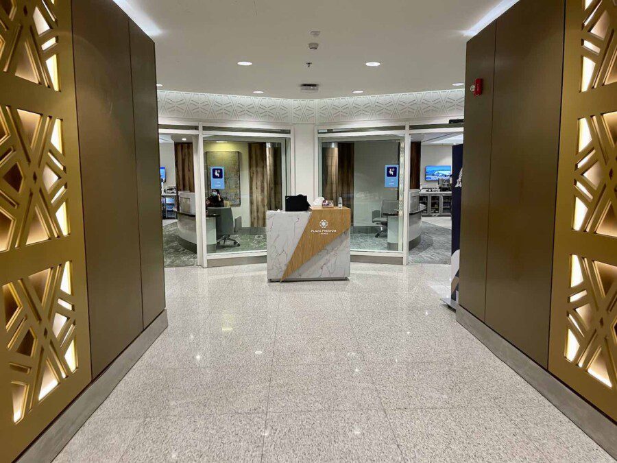 It's not a lounge it's a studio apartment, review Plaza Premium airport in Jeddah