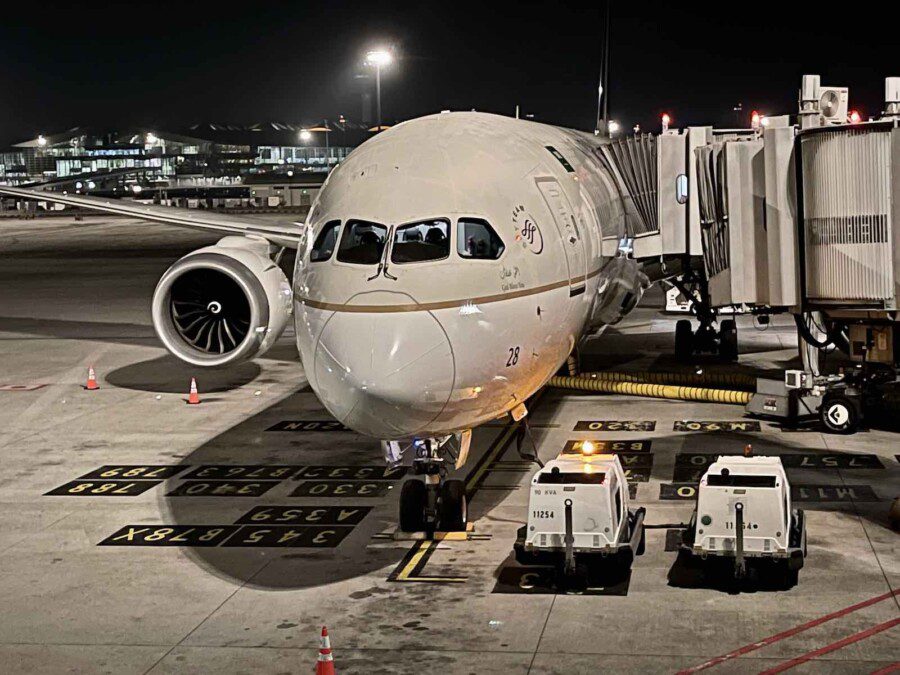 Destination Kuala Lumpur, business class 787/10 Saudia Airlines review