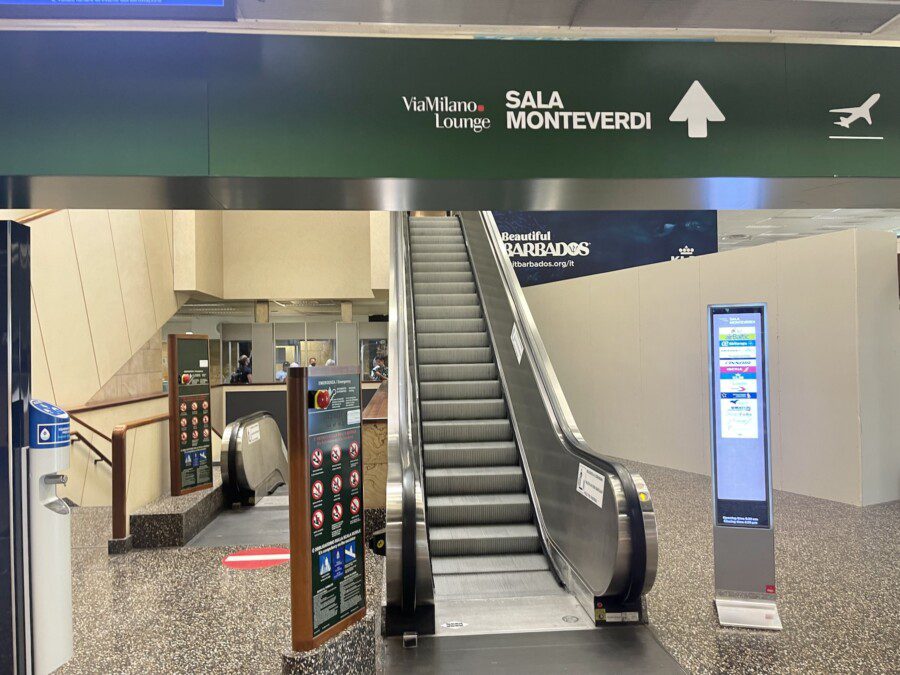 Malpensa, la sala Monteverdi è (probabilmente) la lounge più triste d’Europa