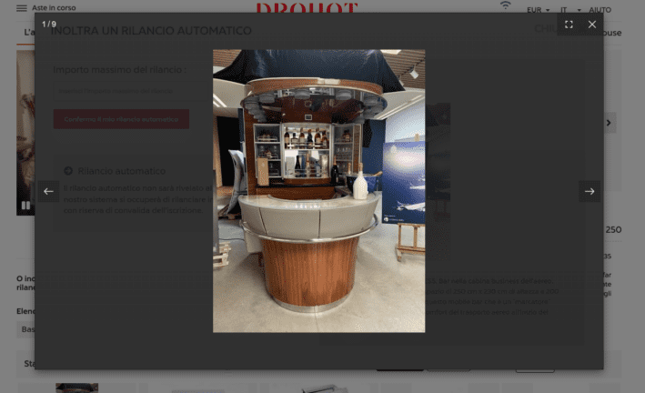 Pezzi dell’A380 di Emirates all’asta: 2500 per due lampade, 15mila euro per il bar di business class