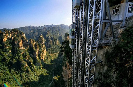 The world's tallest outdoor elevator is located in the heart of "Pandora"