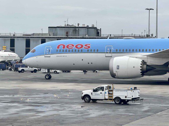 Neos 787