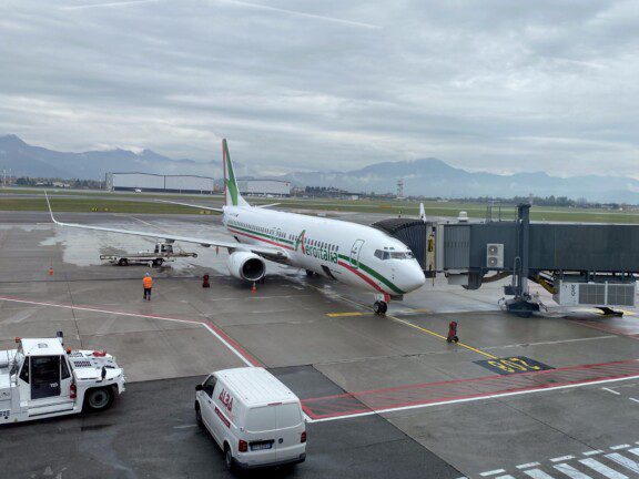 "Brand, colors and livery copied from Alitalia". ITA Airways sues Aeroitalia for plagiarism