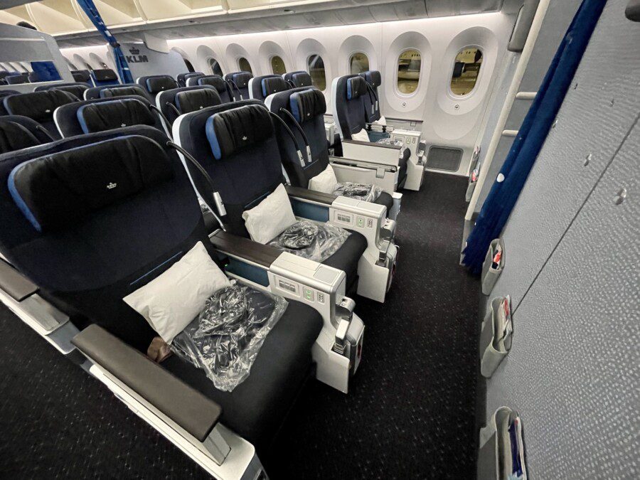 Aragosta e poke a cena, ecco come si vola nella nuova Premium Comfort di KLM