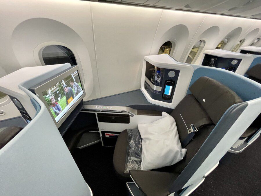 Choosing the window seat, but the window is not there: expert explains why
