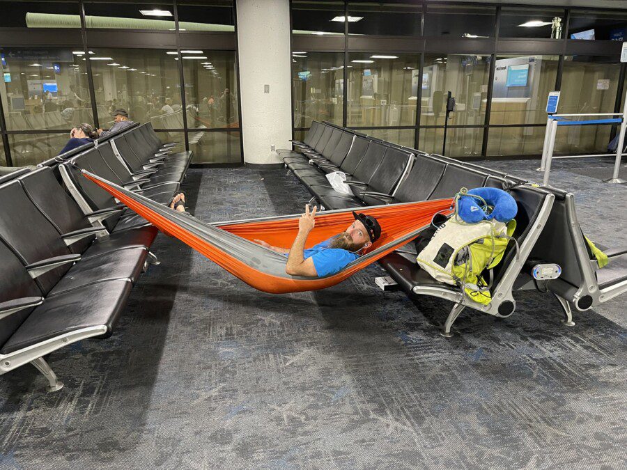 Waiting at the gate in a comfortable and creative way