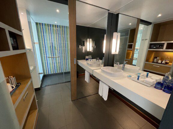 aloft_bangkok_hotel_economic8790