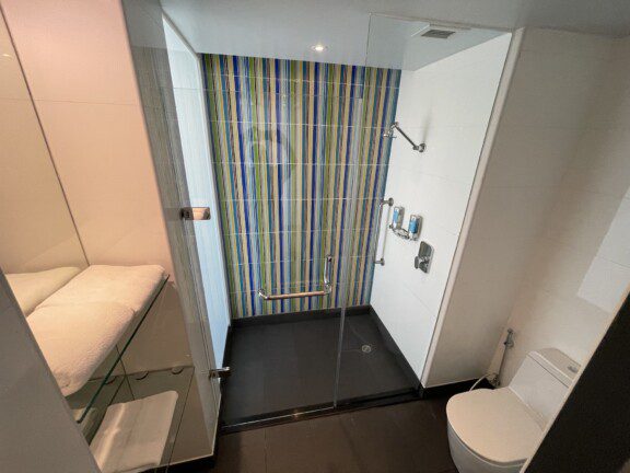 aloft_bangkok_hotel_economic8795