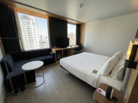 aloft_bangkok_hotel_economic8796