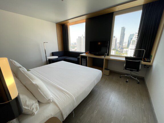 aloft_bangkok_hotel_economic8798