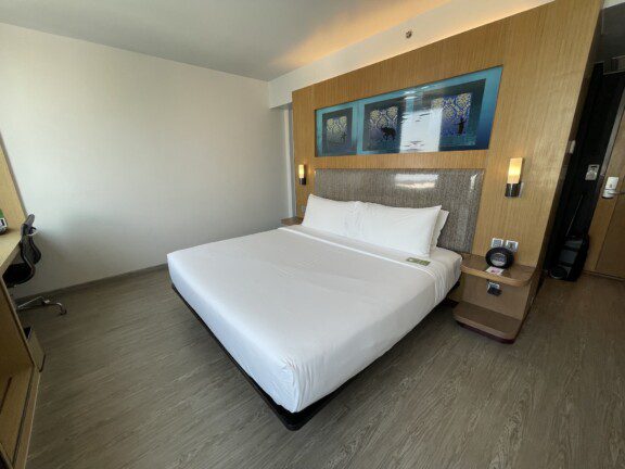 aloft_bangkok_hotel_economic8801