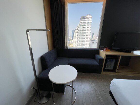 aloft_bangkok_hotel_economic8805