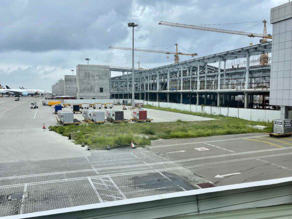 austrian_business_class_777_throne3836