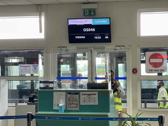 austrian_business_class_777_throne3838