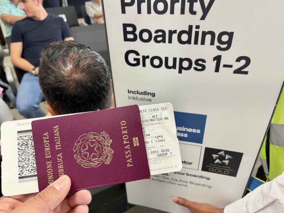 austrian_business_class_777_throne3839