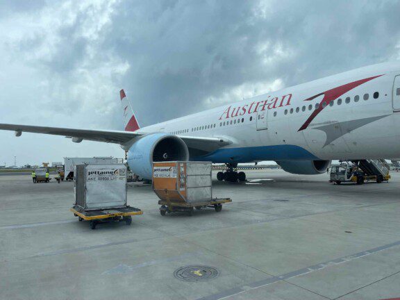 austrian_business_class_777_throne3841