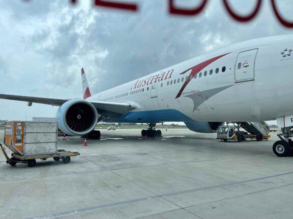 austrian_business_class_777_throne3842