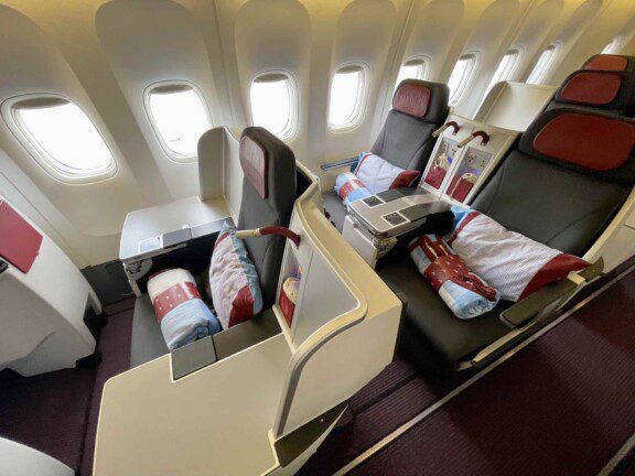 austrian_business_class_777_throne3845