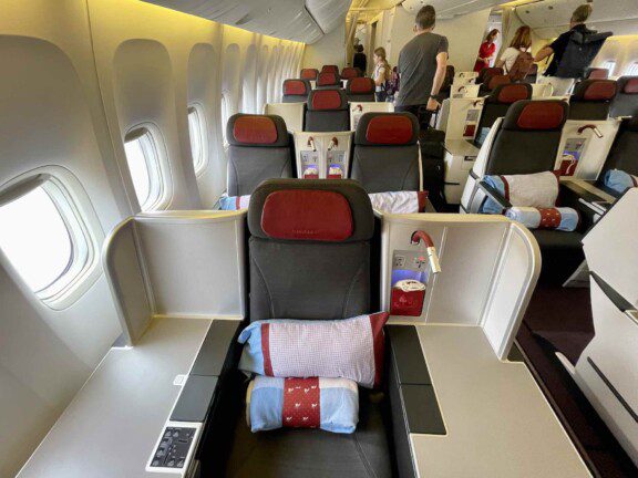 austrian_business_class_777_throne3847