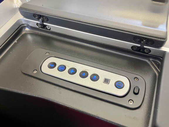 austrian_business_class_777_throne3859