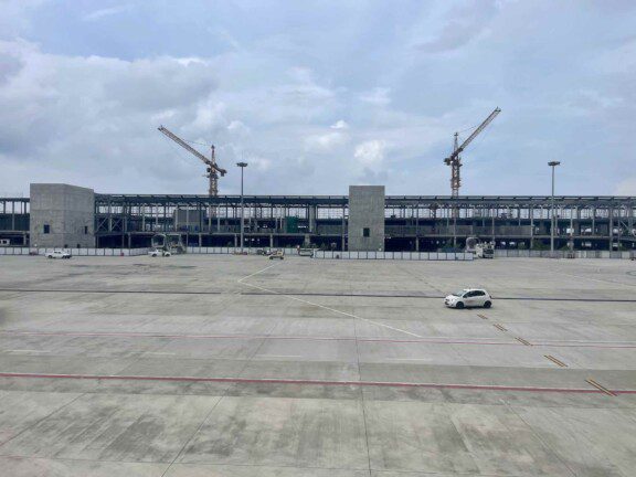 austrian_business_class_777_throne3878