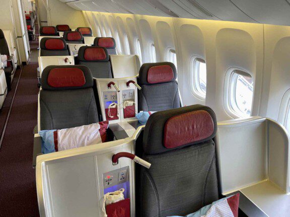austrian_business_class_777_throne4431