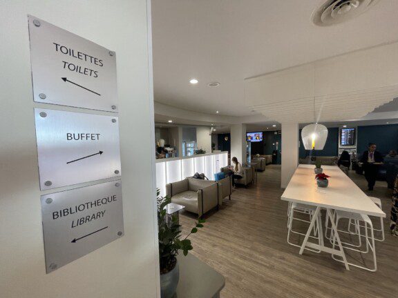 economy_austrian_777_3272