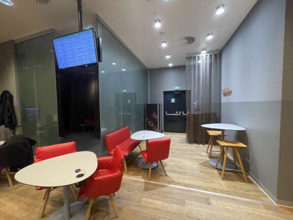 economy_austrian_777_3313