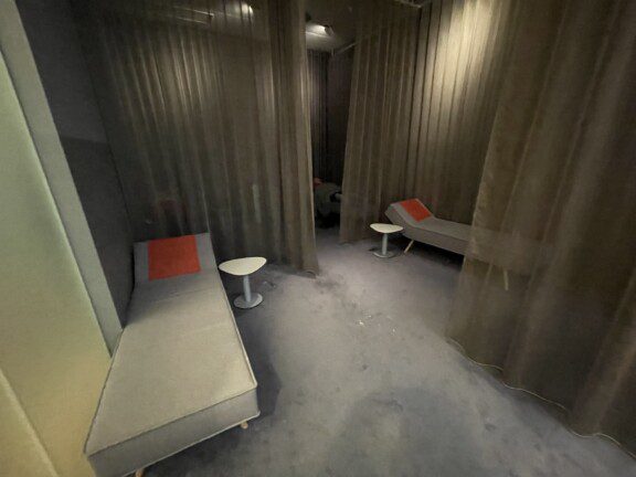 economy_austrian_777_3314