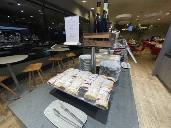 economy_austrian_777_3320