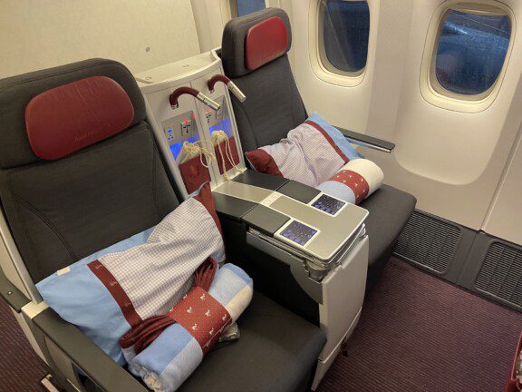 economy_austrian_777_3335