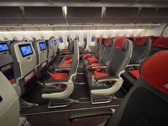 economy_austrian_777_3342