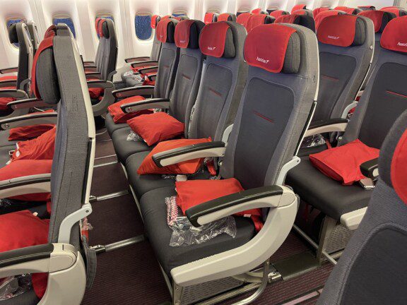 economy_austrian_777_3344