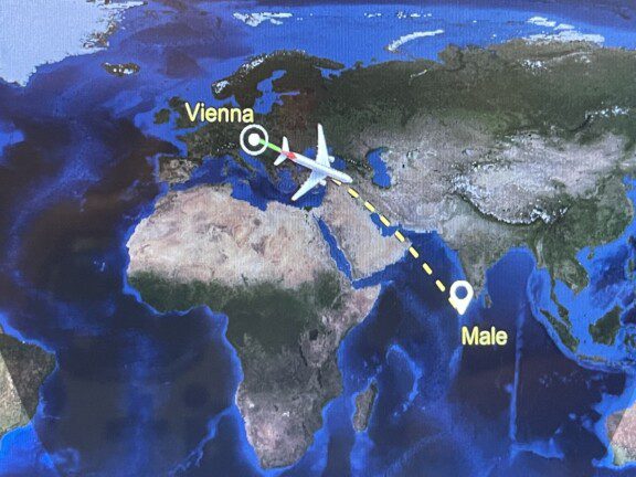 economy_austrian_777_3378