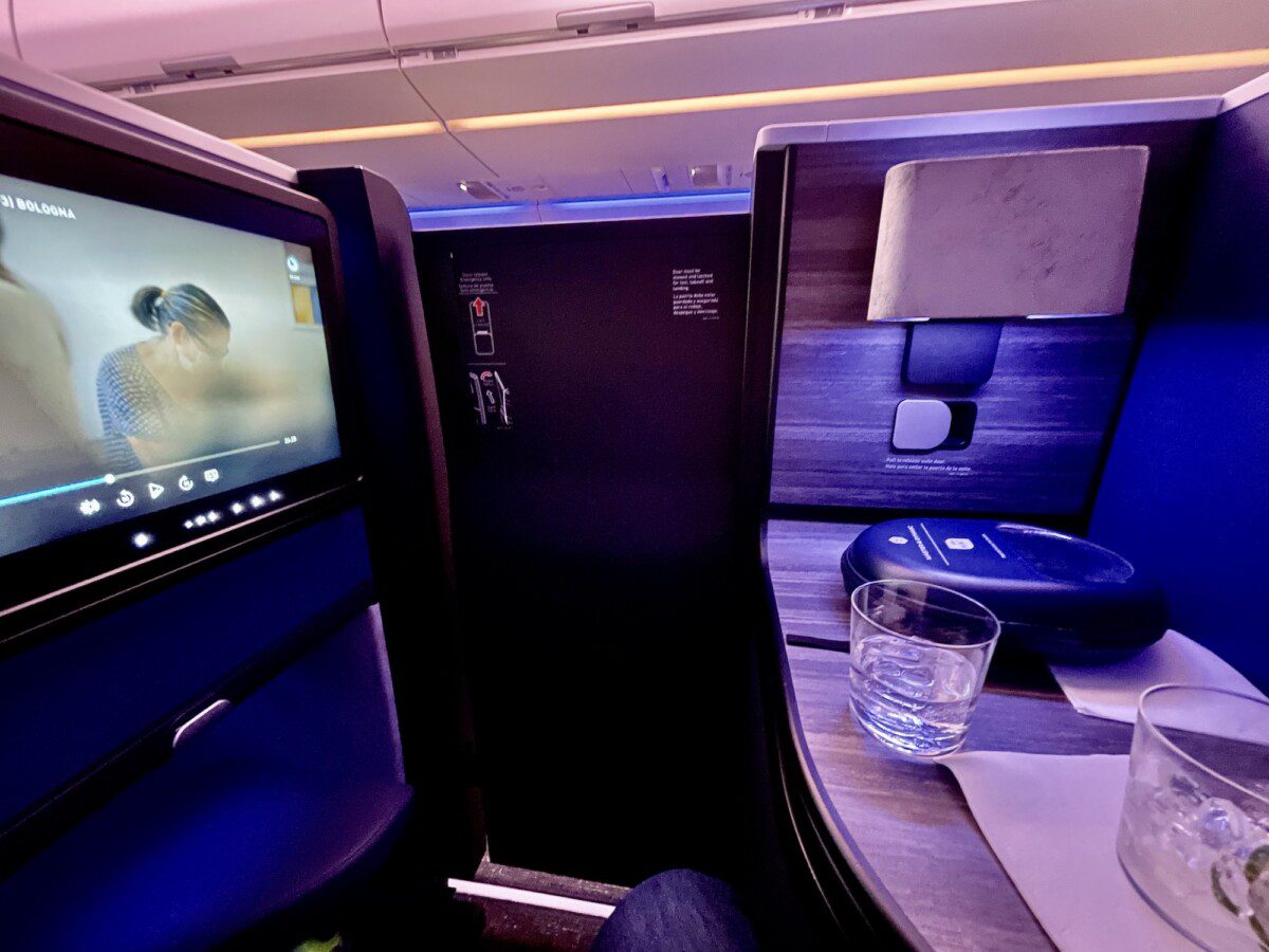 The door in business is there, but passengers will no longer be able to close it: here's why