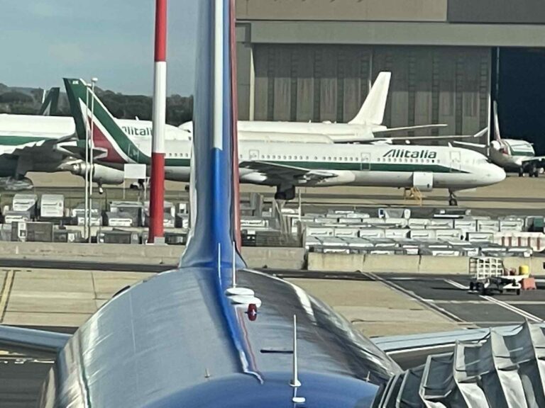 aircraft_alitalia_abandoned_fiumicino8183