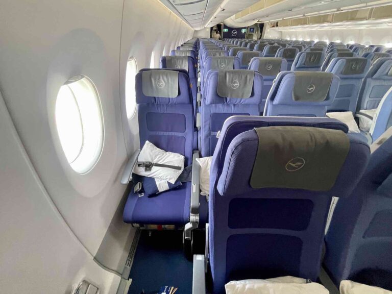 Sopravvivere 12 ore in economy con Lufthansa: servizio ottimo e con il posto giusto è meglio della premium