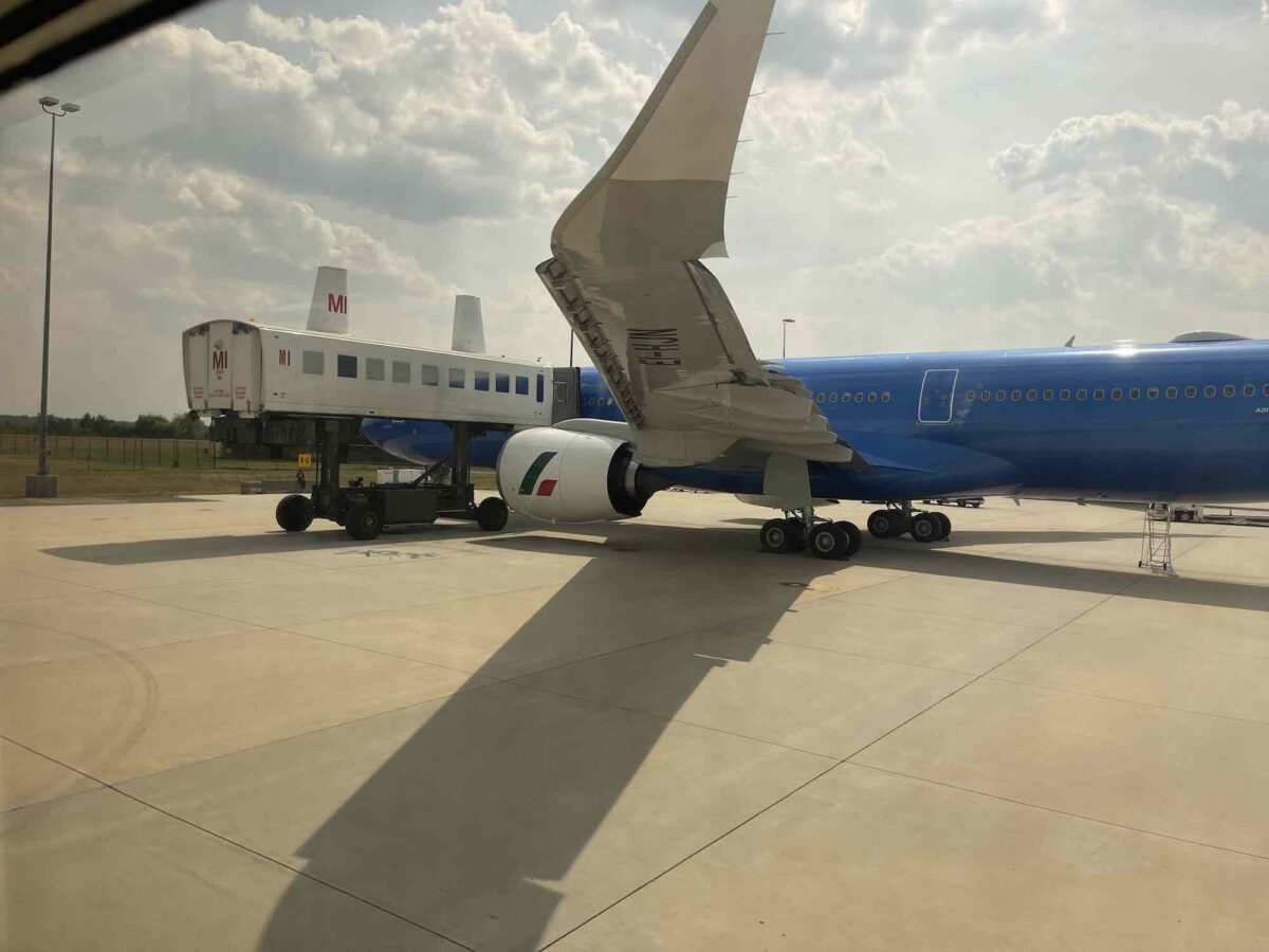 Questi bus/lounge dovevano rivoluzionare gli aeroporti, adesso sono un optional molto costoso