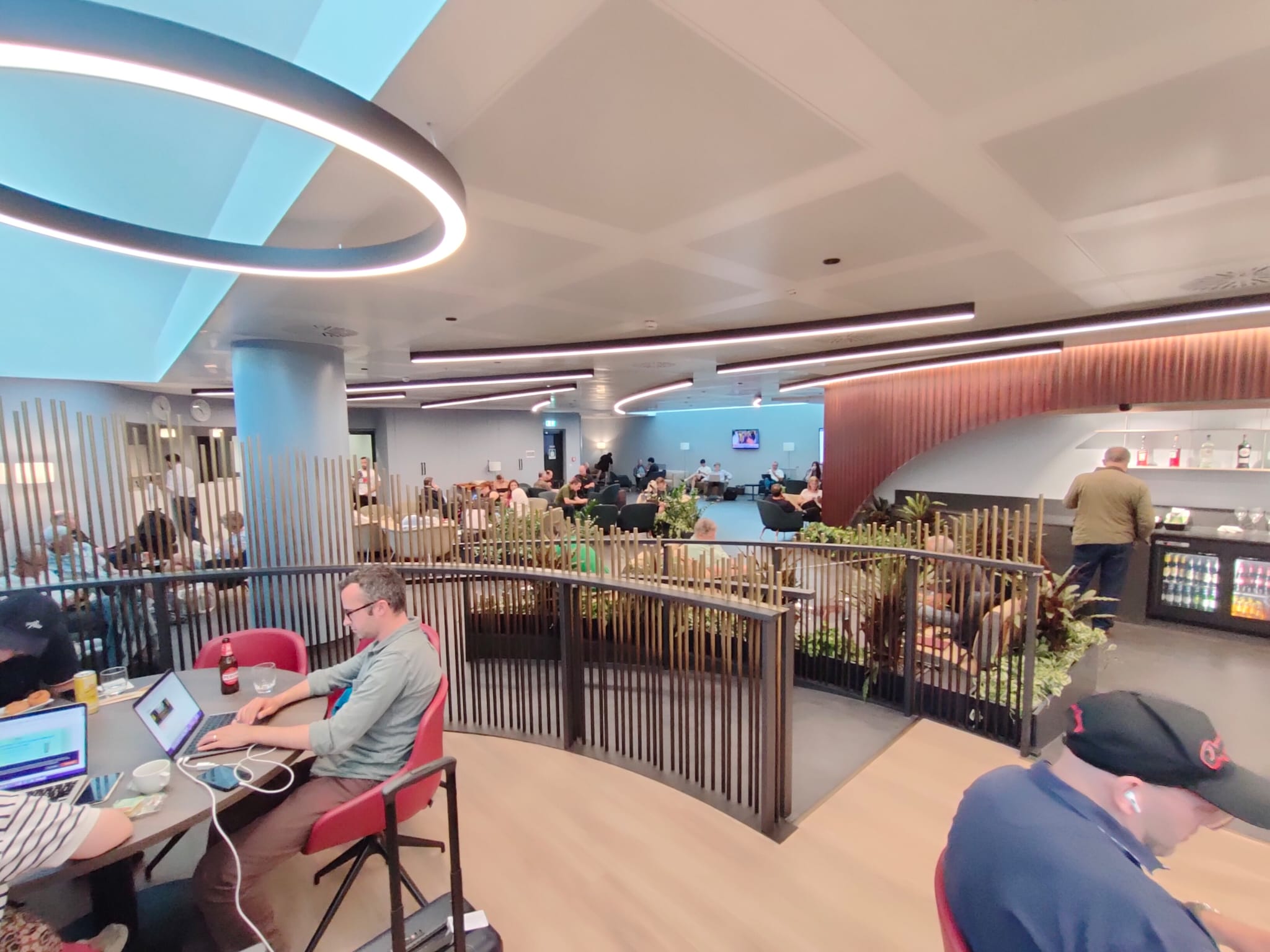Review Monteverdi lounge at Malpensa, no longer "the saddest in Europe," but it could have been done MUCH better