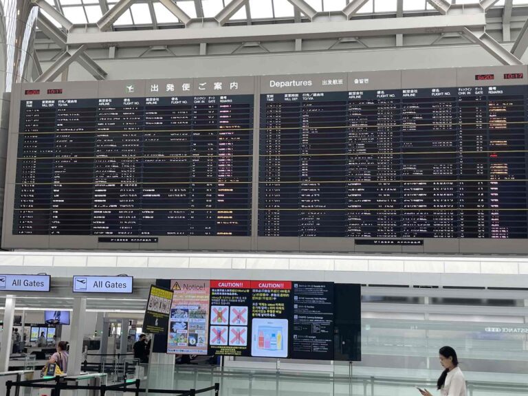 Strikes, what are passengers' rights in case of cancelled flight?